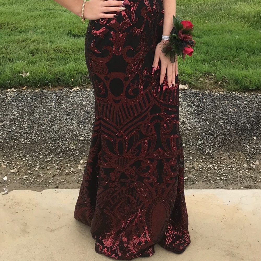 Windsor Black and Red Prom Dress